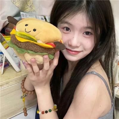 庭院里的女人